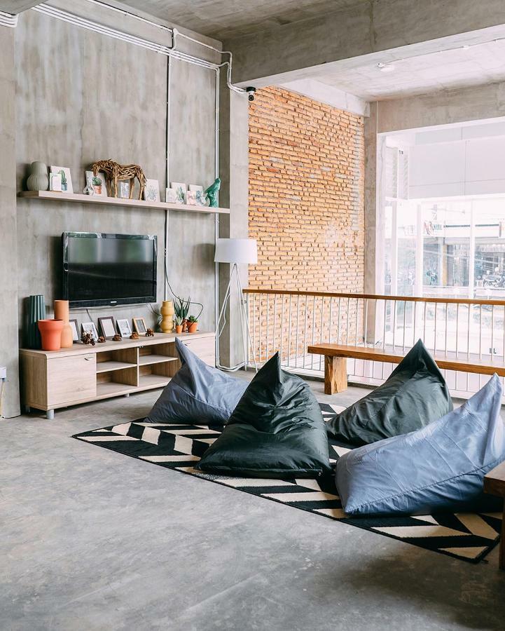 So! Boutique Hostel Malang Buitenkant foto