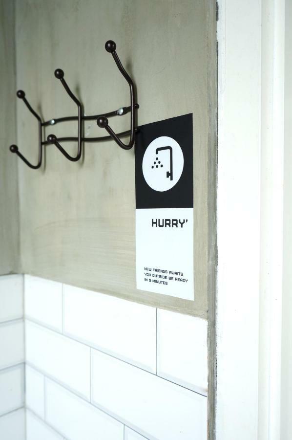 So! Boutique Hostel Malang Buitenkant foto
